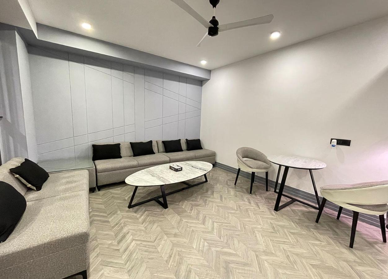 Bedchambers Serviced Apartments, Mg Road Gurgáon Kültér fotó