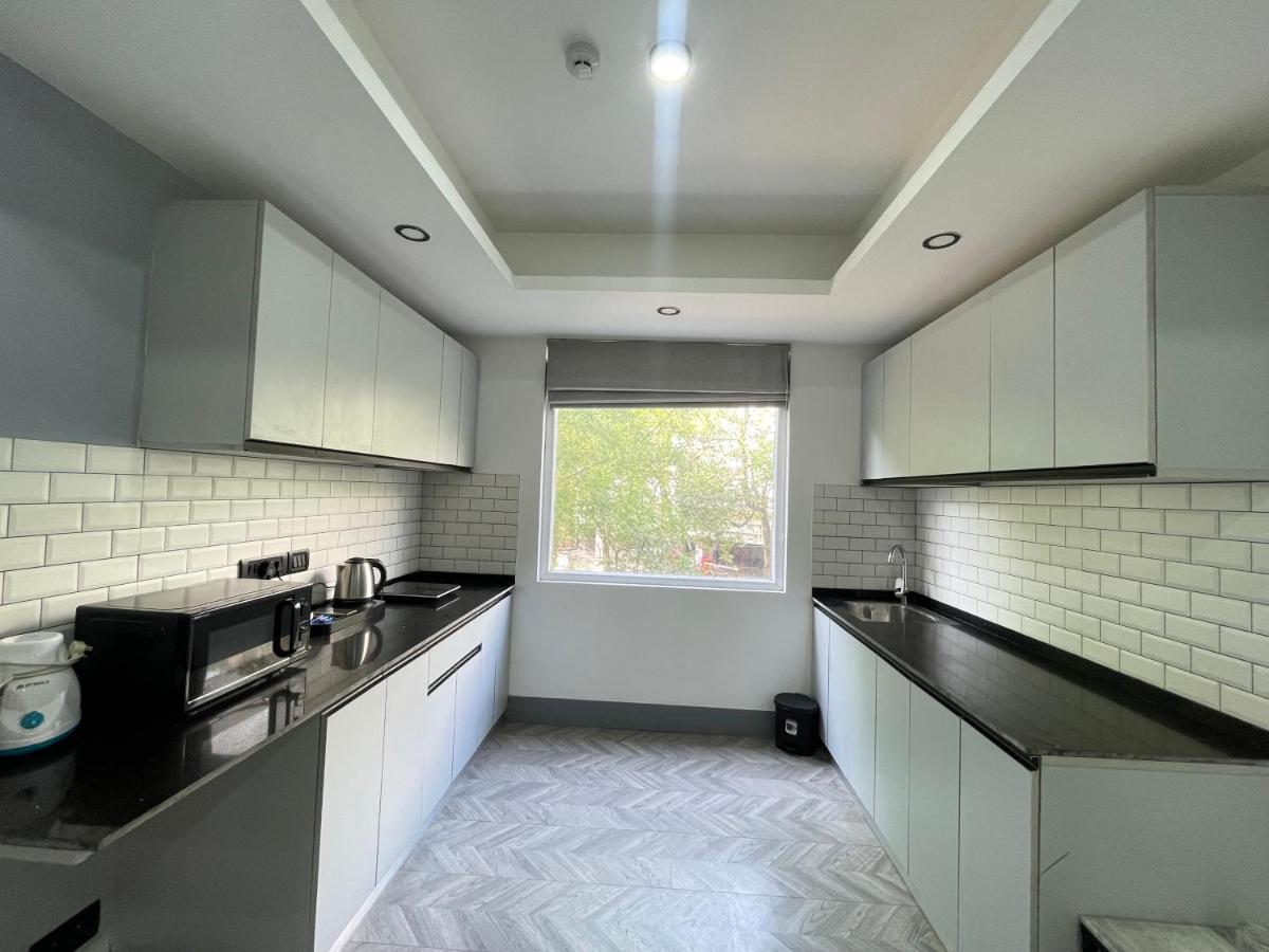 Bedchambers Serviced Apartments, Mg Road Gurgáon Kültér fotó