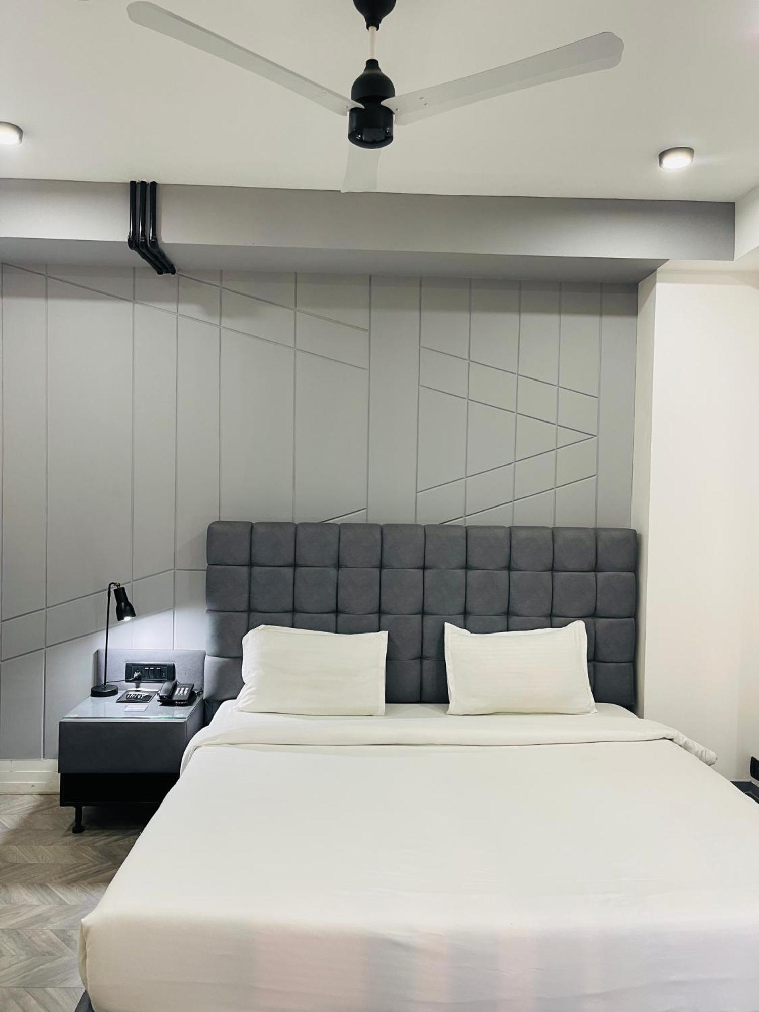 Bedchambers Serviced Apartments, Mg Road Gurgáon Kültér fotó